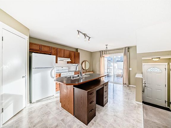 4th image of 240 W Prestwick Way SE
