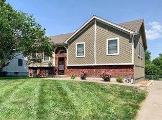 615 SE Kristi Ln, Lees Summit, MO 64063
