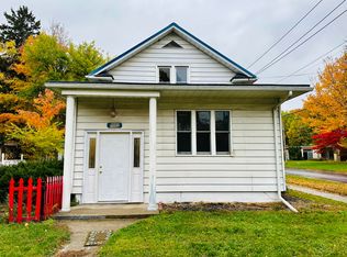 318 E Hoffman St, Three Rivers, MI 49093