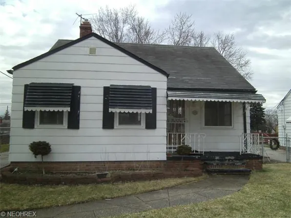 16802 Holly Hill Dr, Cleveland, OH 44128