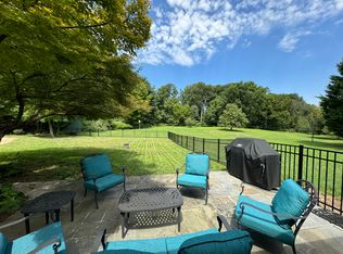 1542 Crowell Rd, Vienna, VA 22182