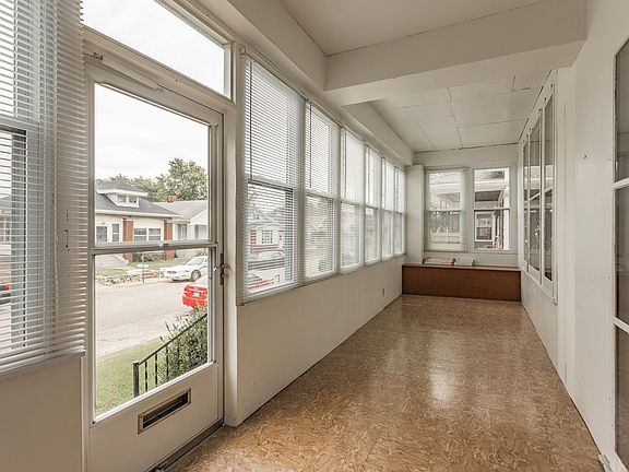 4th image of 303 Reis Ave