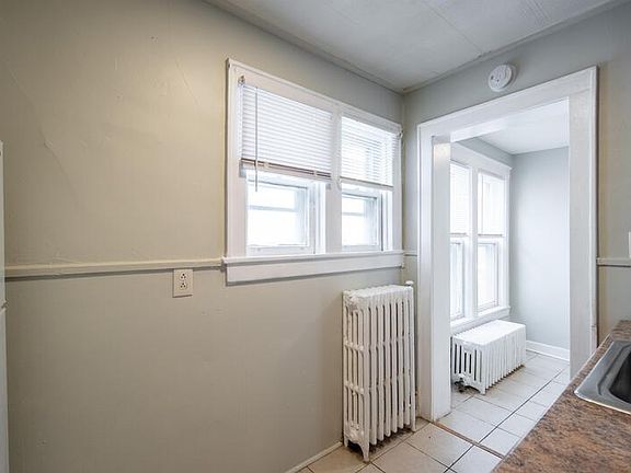 5th image of 1327 1st St