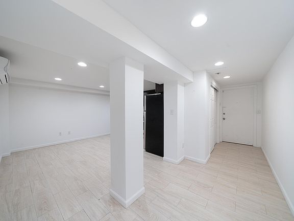 5th image of 13 Bentley Ave #1