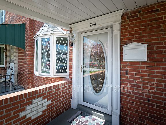 2nd image of 744 Aldworth Rd
