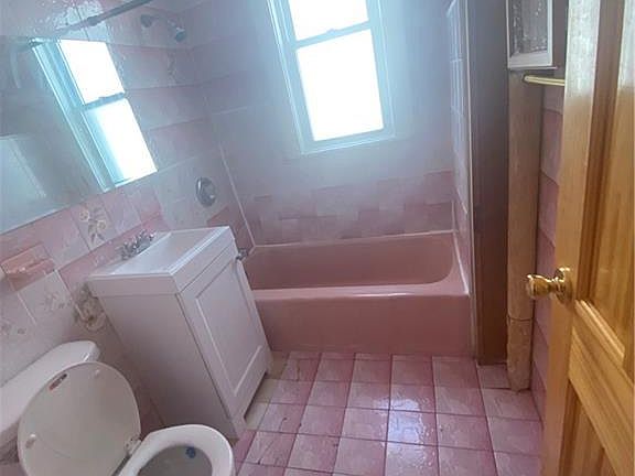 5th image of 289 Revere Ave