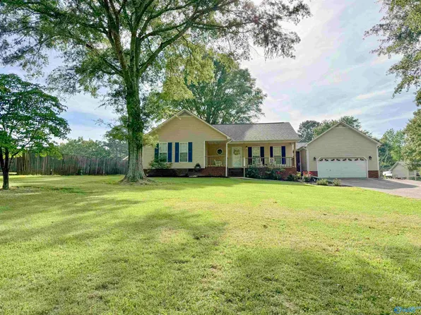 535 10th St NW, Arab, AL 35016