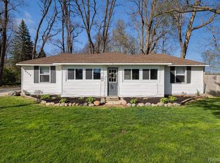 10556 Silver Lake Rd, Byron, MI 48418