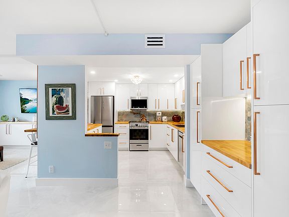 3rd image of 1805 Eleuthera Pt E #G1