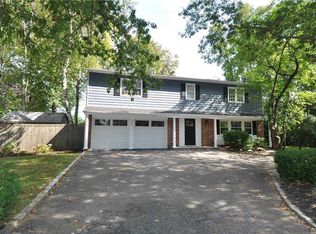 262 W 22nd St, Huntington, NY 11743