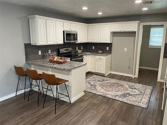 4th image of 1233 Crossroads Ct