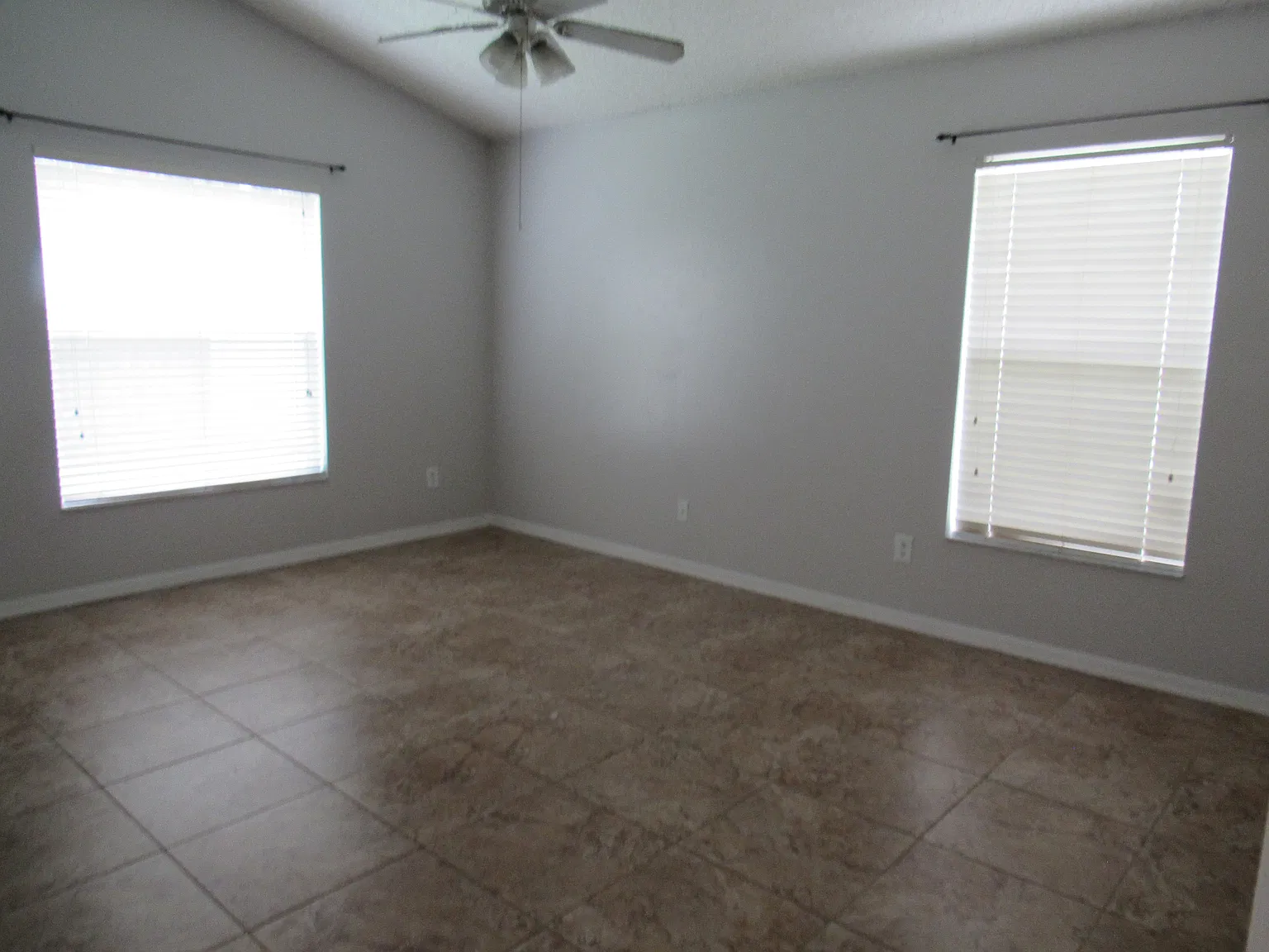 4 bed, 1907 sqft, $2,500 — Photo 2
