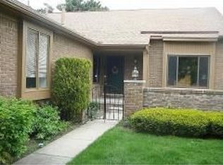 2212 London Bridge Dr #1, Rochester Hills, MI 48307