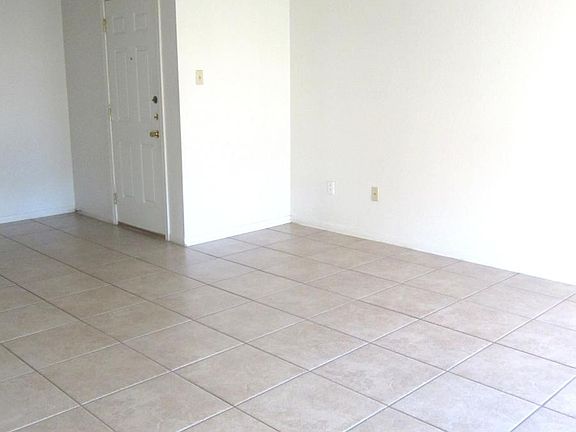 5th image of 3008 Honeysuckle Cir APT A