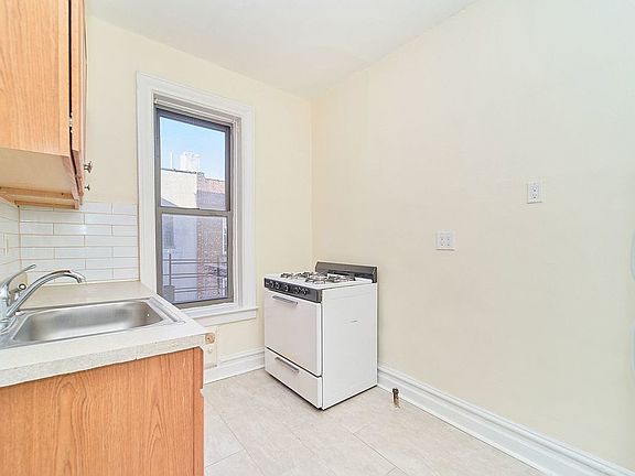 2nd image of 221 E 16th St APT 1D