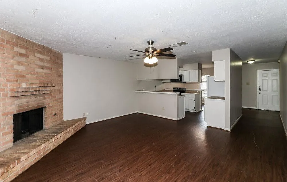 3 bed, 2.0 bath, 1292 sqft, $1,655 — Photo 4