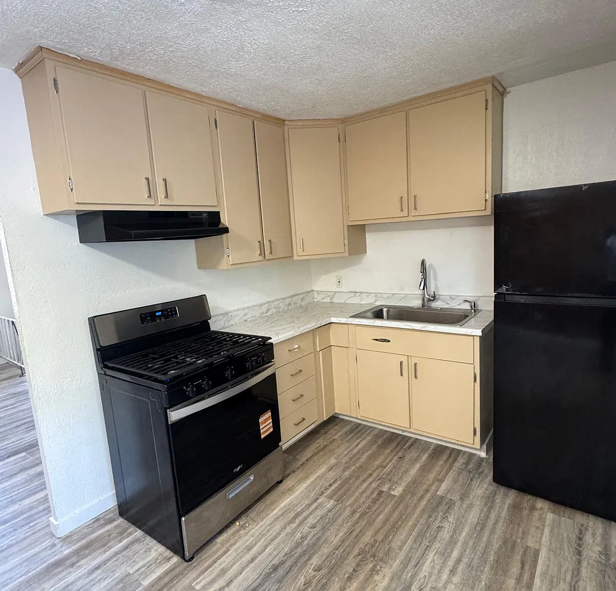 3 bed, 1300 sqft, $1,325 — Photo 1