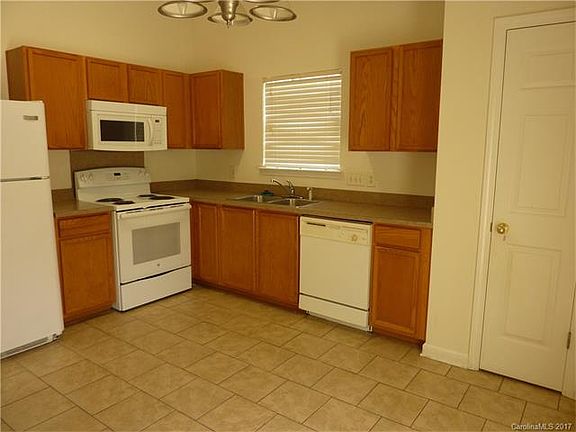 4th image of 4912 Cornelia Dr