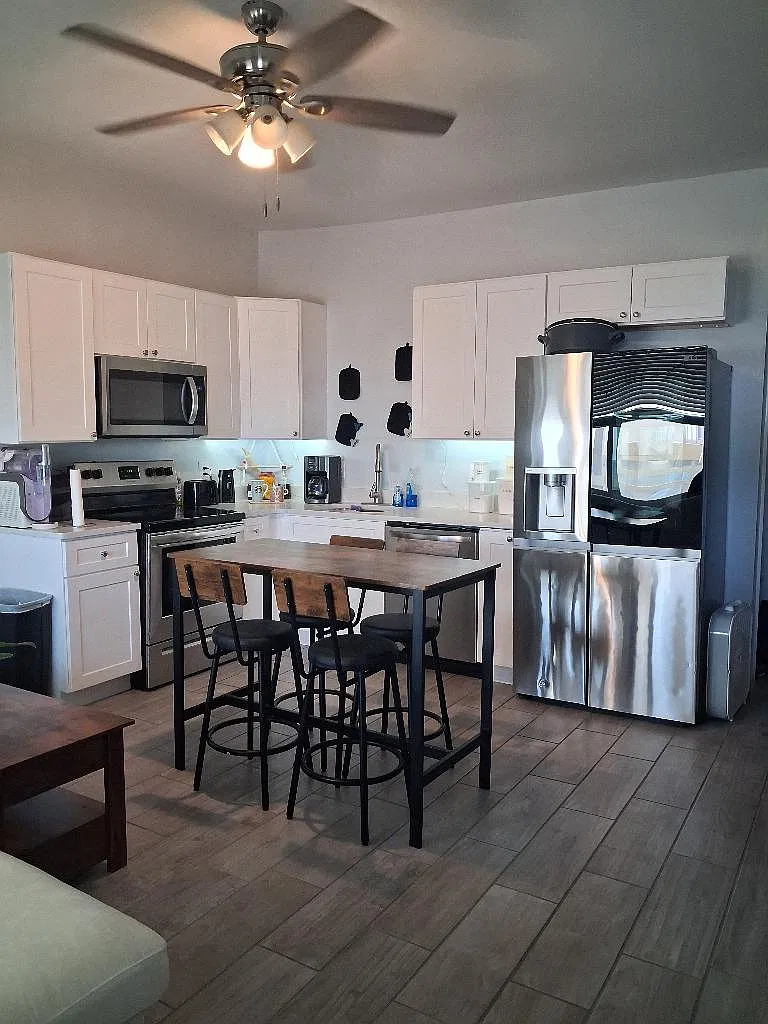 2 bed, 900 sqft, $1,700 — Photo 2