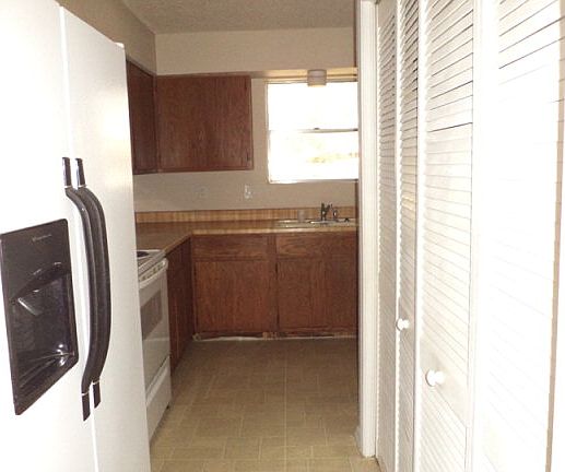 3rd image of 2813 N 27th Ln