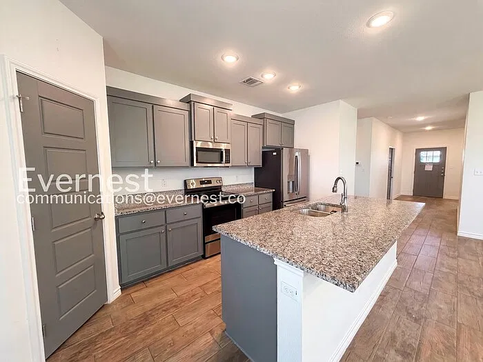 4 bed, 2.0 bath, 1752 sqft, $1,845 — Photo 4