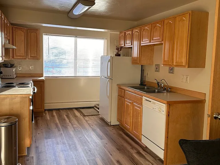1307 W 38th Pl — Photo 7
