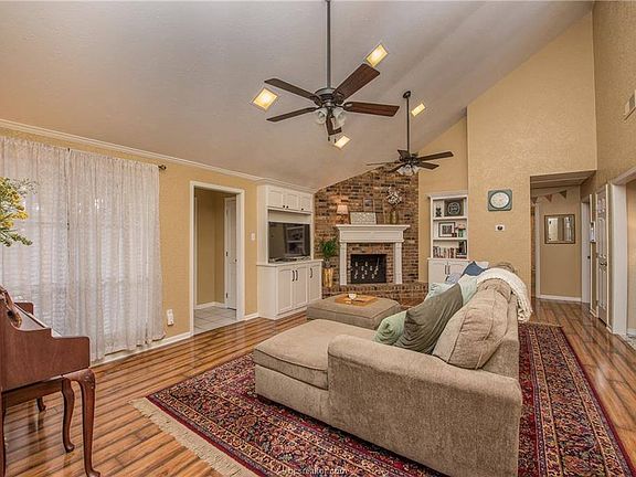 4th image of 2711 Pierre Pl