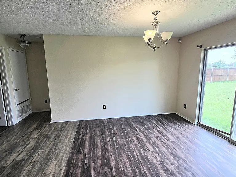 8103 Zephyr Ct — Photo 16