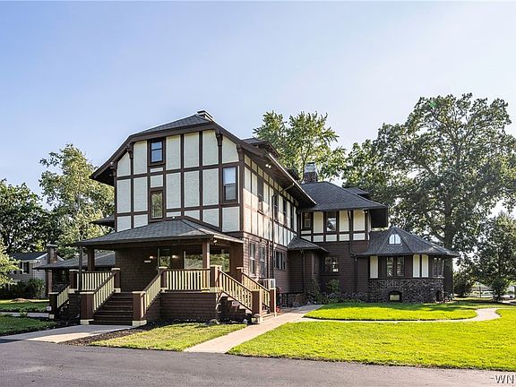 2nd image of 2196 W Oakfield Rd