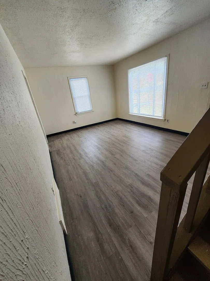 4 Bedroom House For Rent - 12221 Sobieski Ave — Photo 4