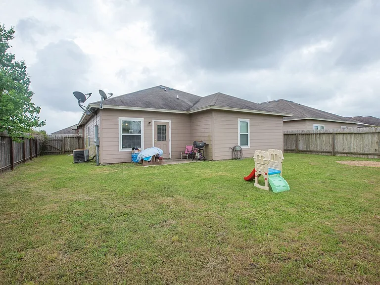 7534 Angelwing Dr — Photo 12