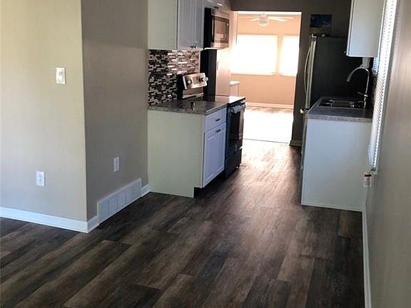 3rd image of 4382 W 191st St