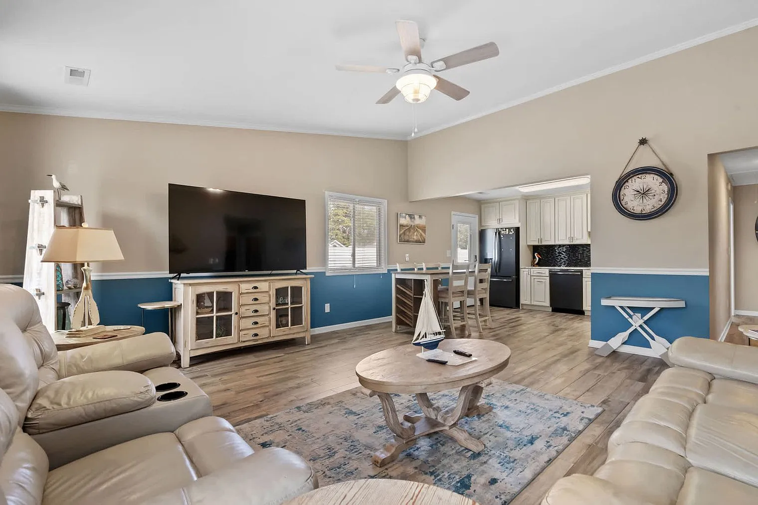 2 bed, 2.0 bath, 1140 sqft, $7,102 — Photo 3