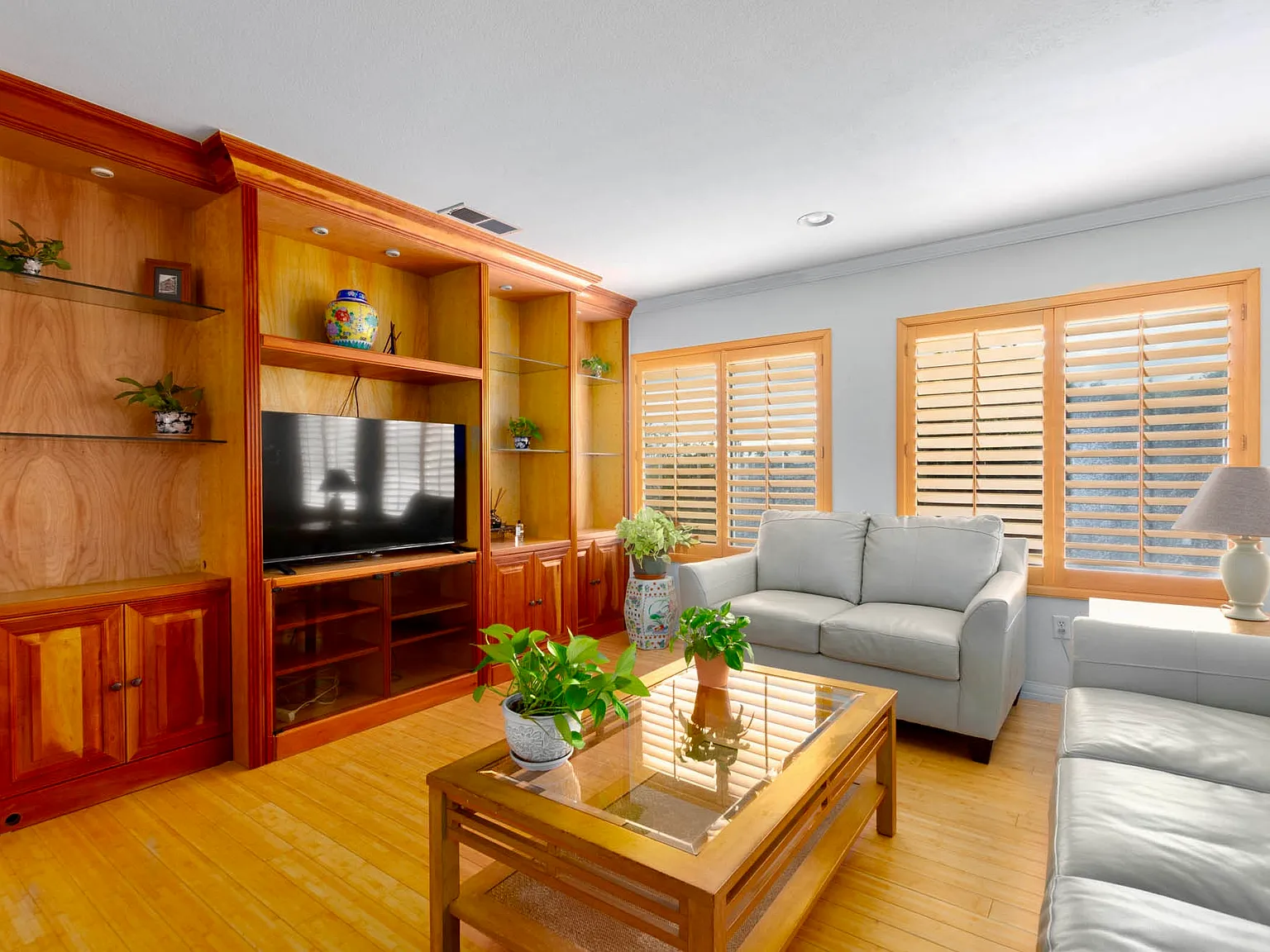 6 bed, 3000 sqft, $5,495 — Photo 4