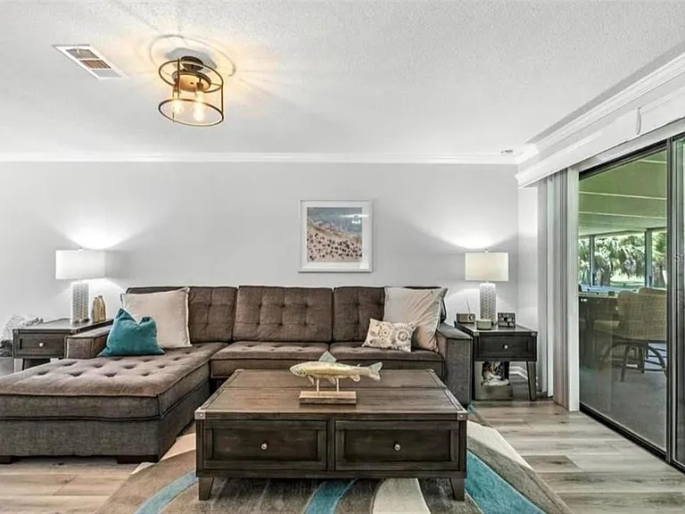 16 Courtney Pl — Photo 17