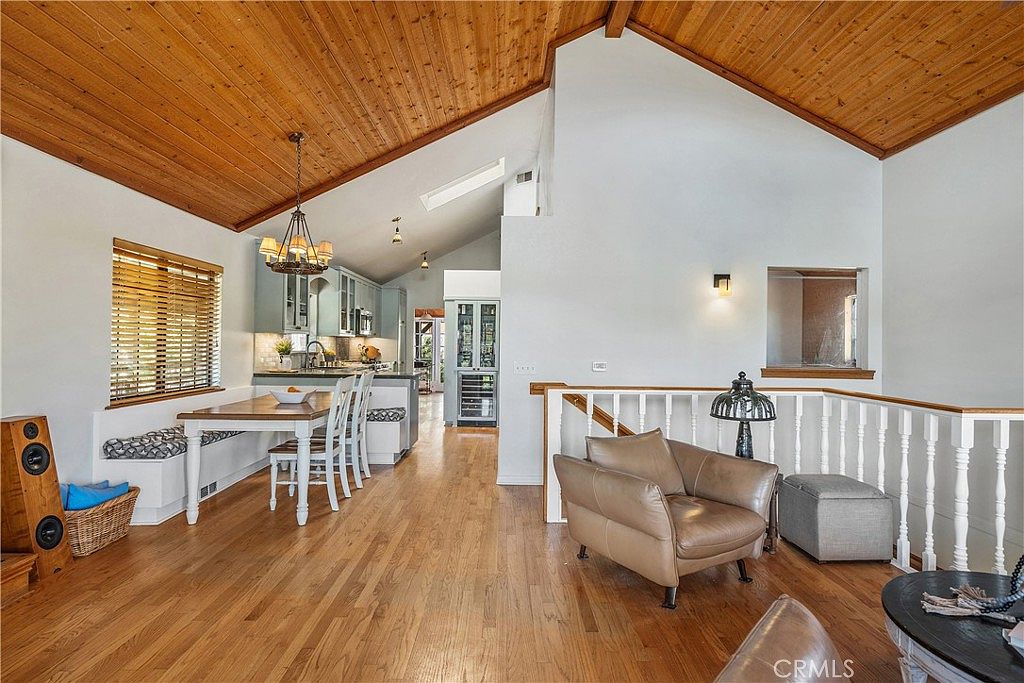 メル犬ページです。 9201 Grundy Ln, Chatsworth, CA 91311 | MLS #SR26026098 | Zillow
