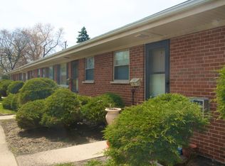 334 S Iowa Ave APT C, Addison, IL 60101
