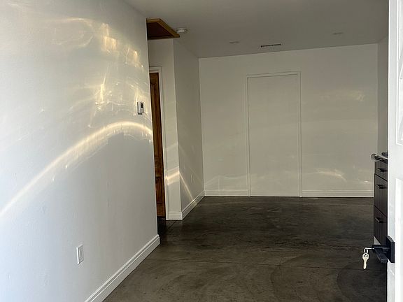 2nd image of 6437 Clybourn Ave