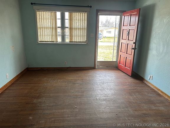 3rd image of 604 SE 7th St