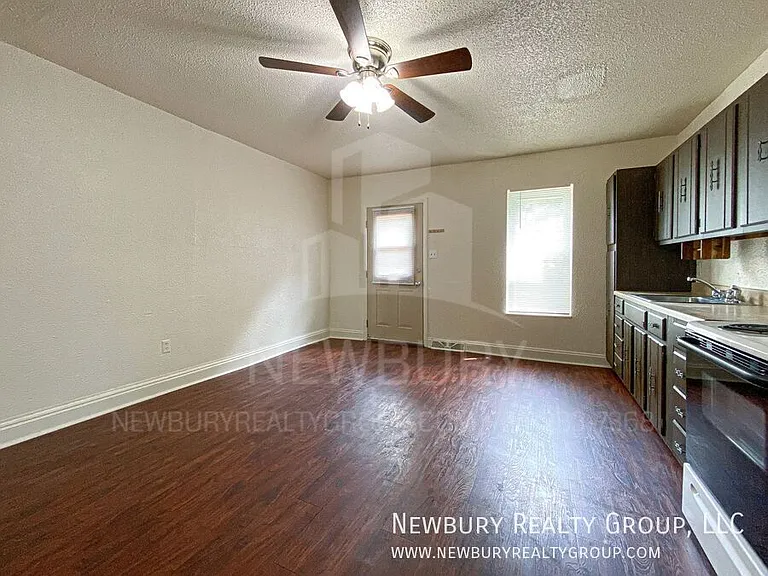 37 Hickory St — Photo 5