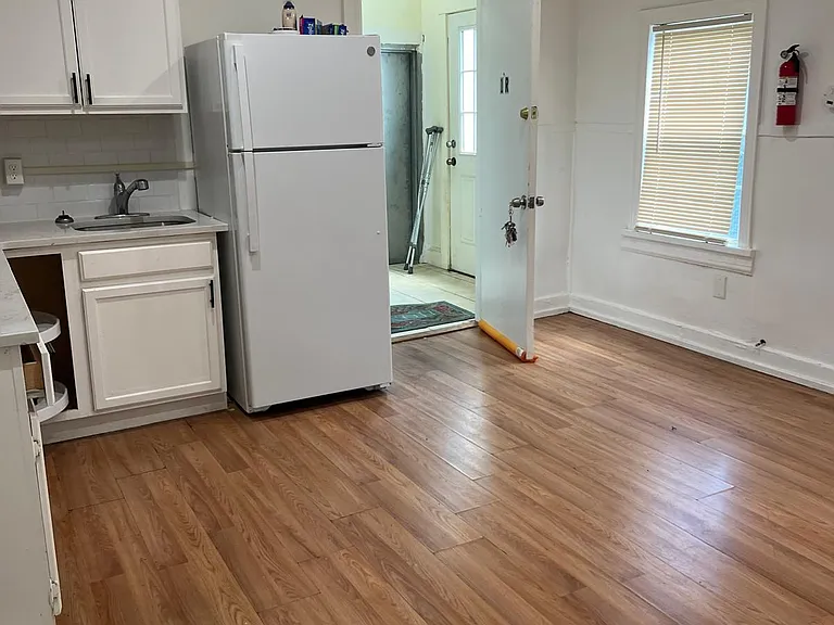 922 Jay St #1B — Photo 2