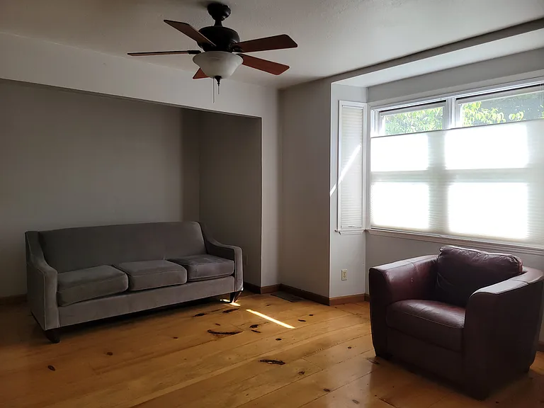 720 Olive St — Photo 2