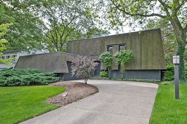1st image of 15 W Louis Ave