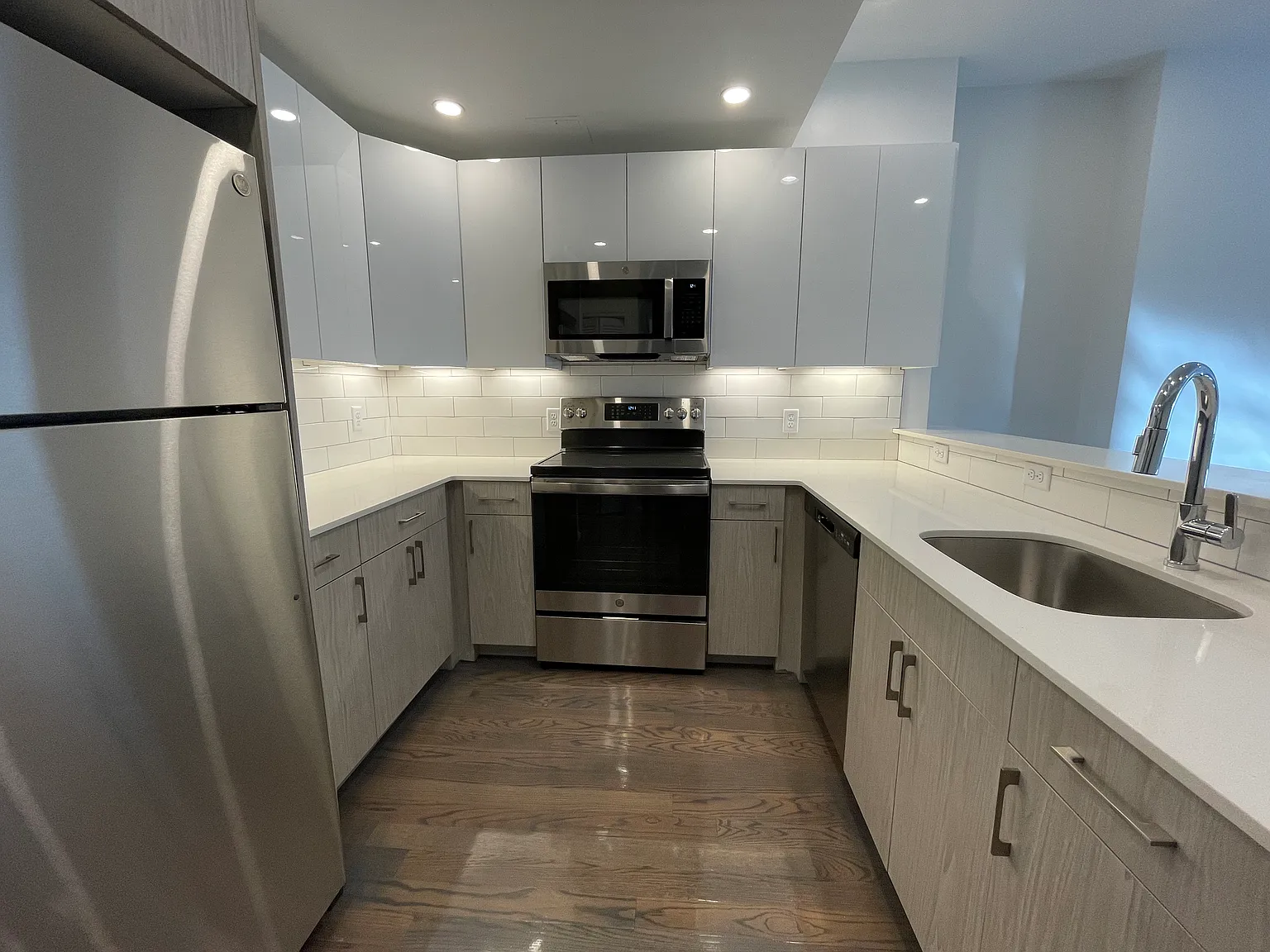 3 bed, 1700 sqft, $5,750 — Photo 2