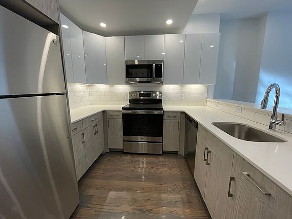 2nd image of 1408 Beacon St #4-A