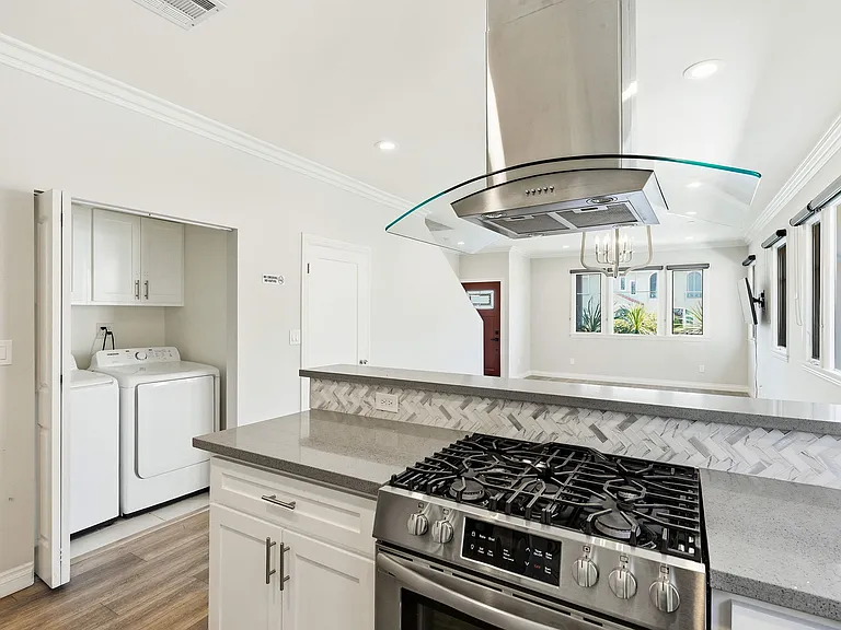 1822 S Harvard Blvd — Photo 7
