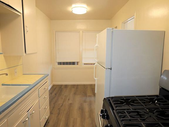 2nd image of 1129 El Camino Real #7