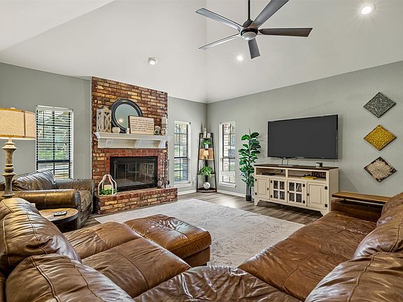 2nd image of 9605 Oak Springs Dr
