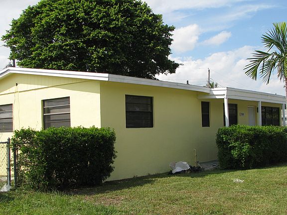 3rd image of 2101 N Seacrest Blvd