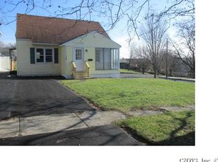 469 Ridgewood Dr, Syracuse, NY 13206